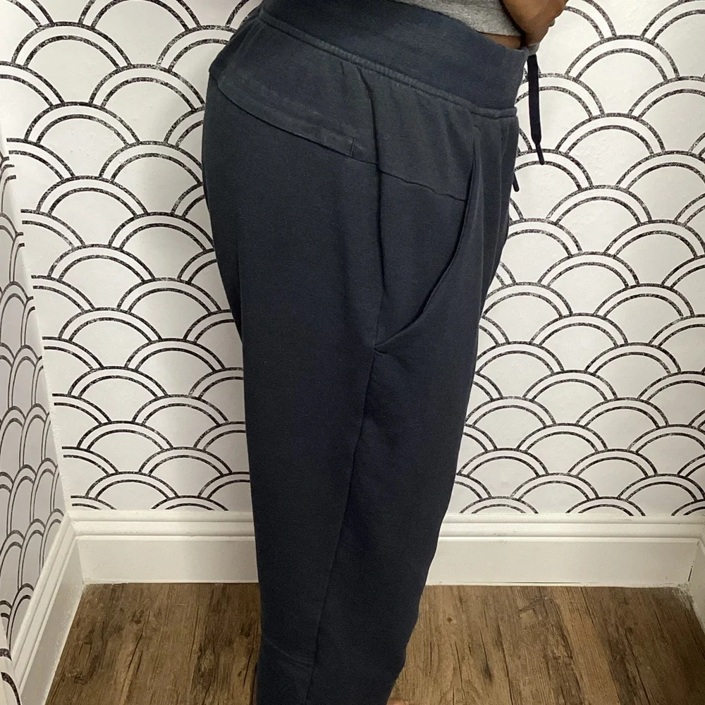 Lululemon Athletica Navy Jogger Pants – Size Medium - Picture 5 of 6